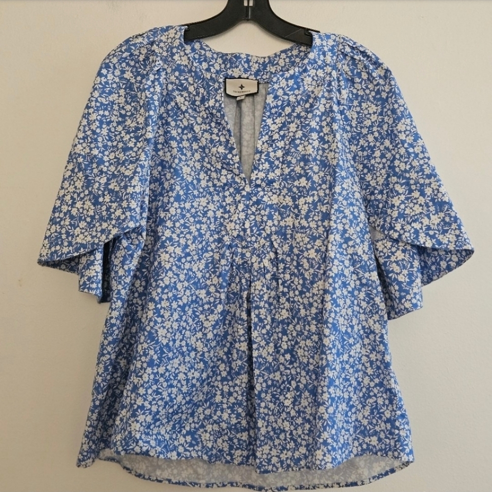 Tuckernuck Blue and White Floral Flutter-Sleeve Blouse